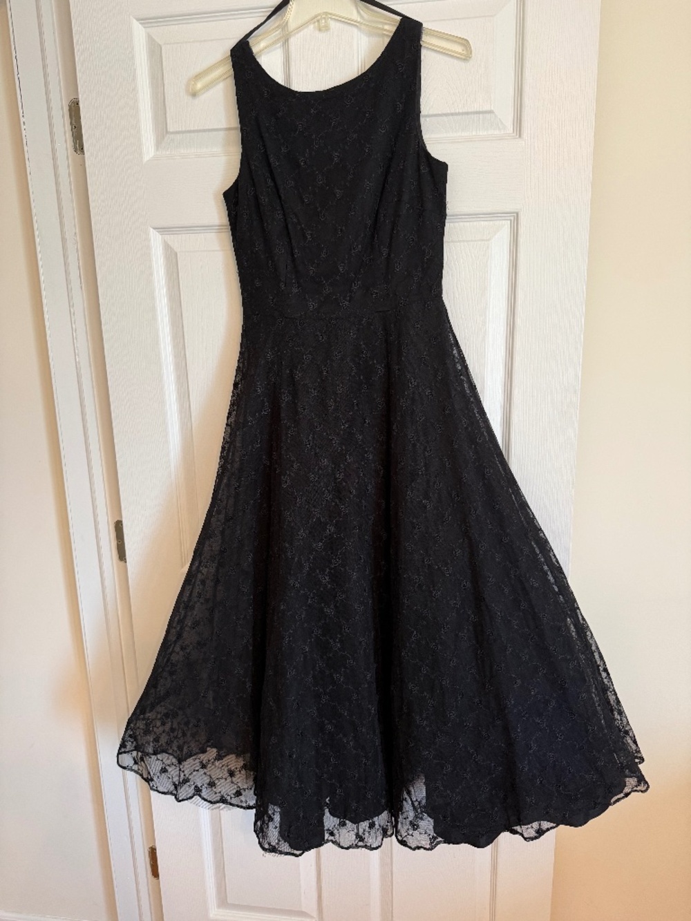 VTG CUSTOM MADE ( NO BRAND) GUIPURE LACE LONG DRESS, SIZE 6